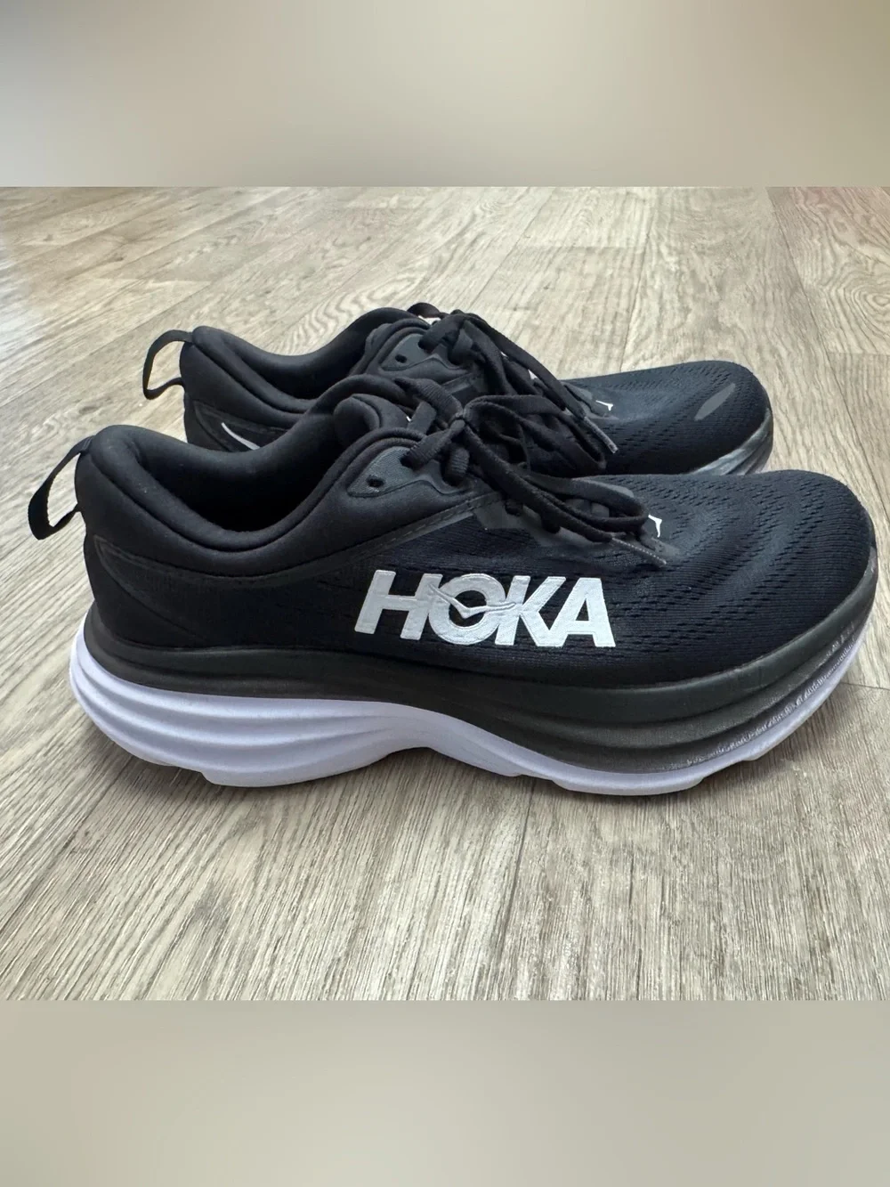 Hoka Bondi 8 Womens Black and White Running Shoes Size 9D Wide